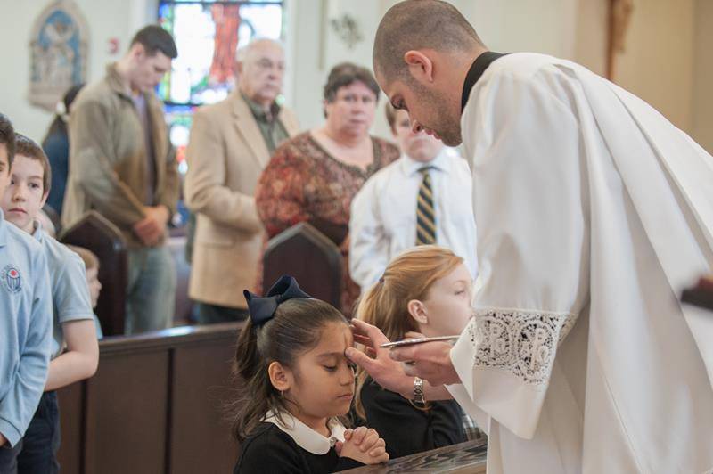 Students and parishioners at Sacred Heart Parish and School also received ashes on Ash Wednesday. (Photo by Bill Washington, correspondent)