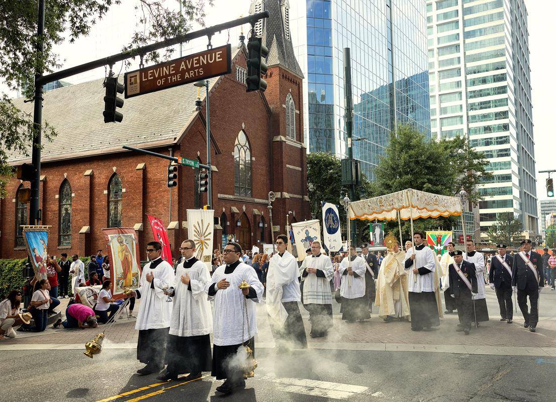 Sights of the Eucharistic Congress Eucharistic Procession