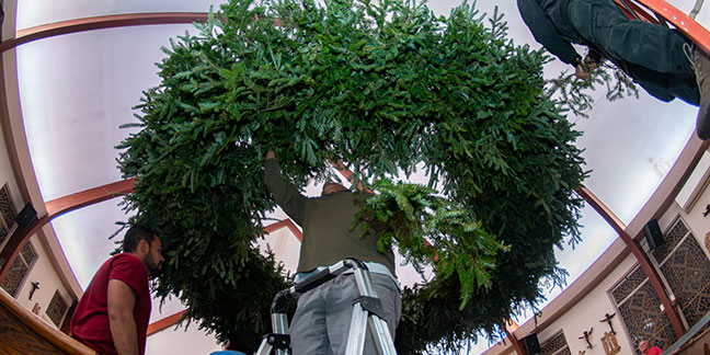 Massive Advent wreath brings awe and unity 